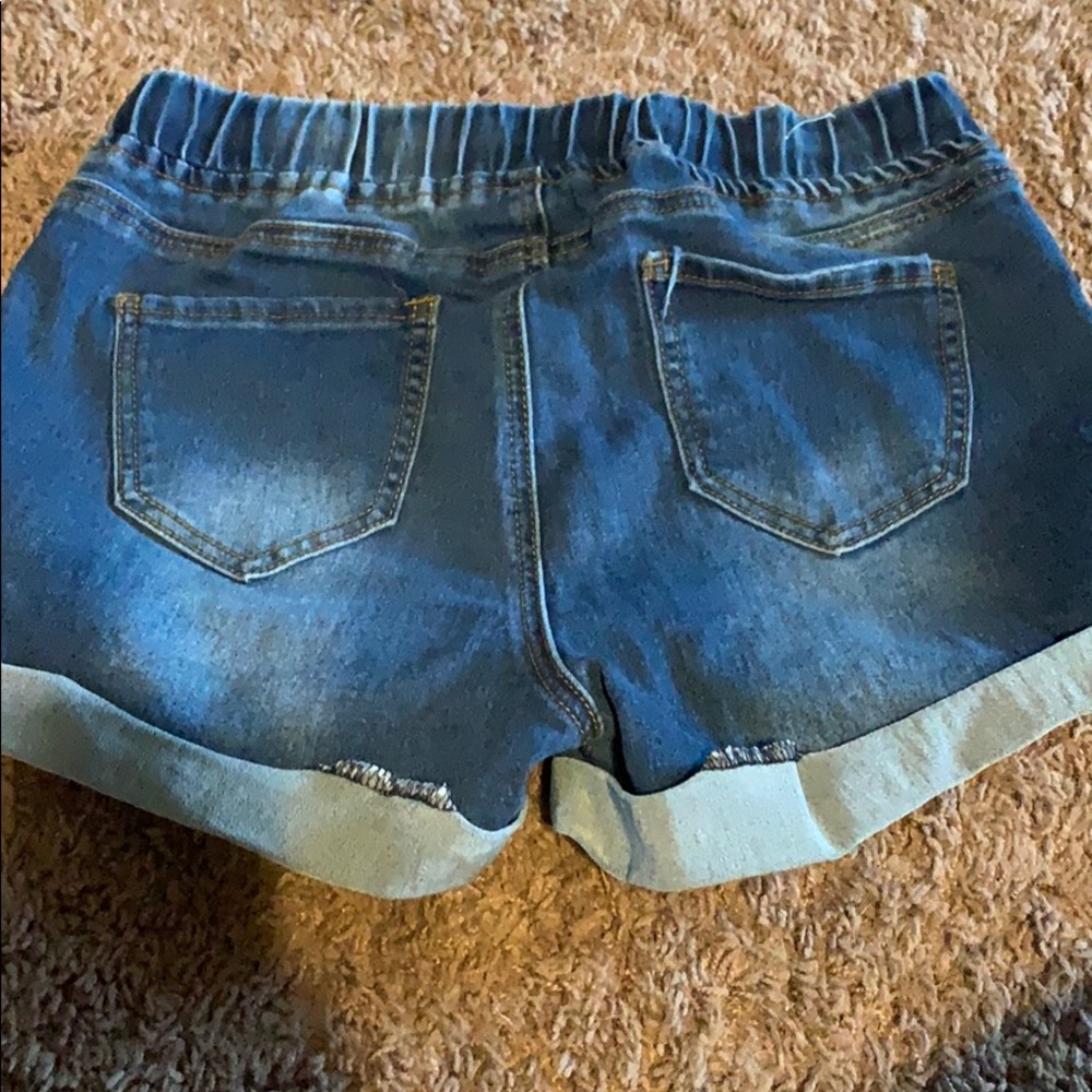 Shorts - Picture 2 of 3